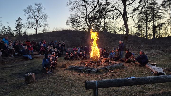 Lejrbål på gruppeturen 2025